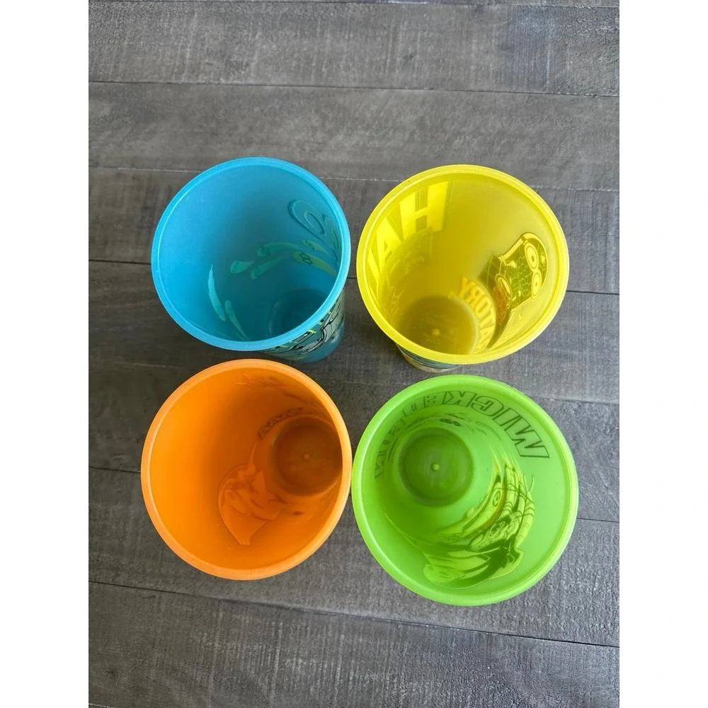 Zak Designs Minions: The Rise of‎ Gru Halloween Glow in the Dark Tumbler Set
